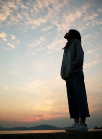 Woman Looking at the Sky --- Image by © Bloomimage/Corbis