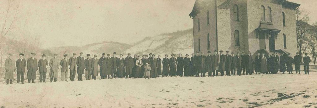 Students at the Norwegian-Danish Bible School in Rushford, MN, 1914.